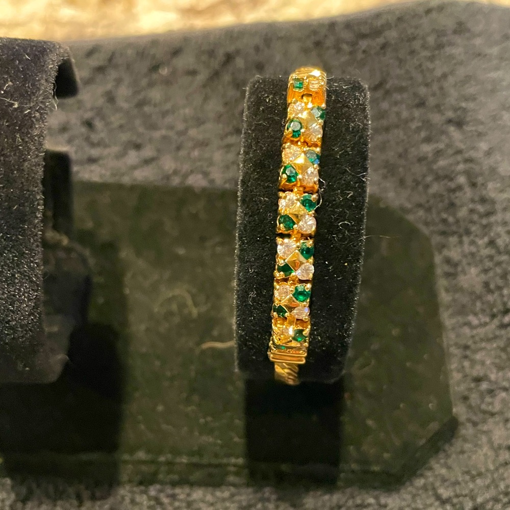 Elegant Gold and Green Gemstone Bracelet